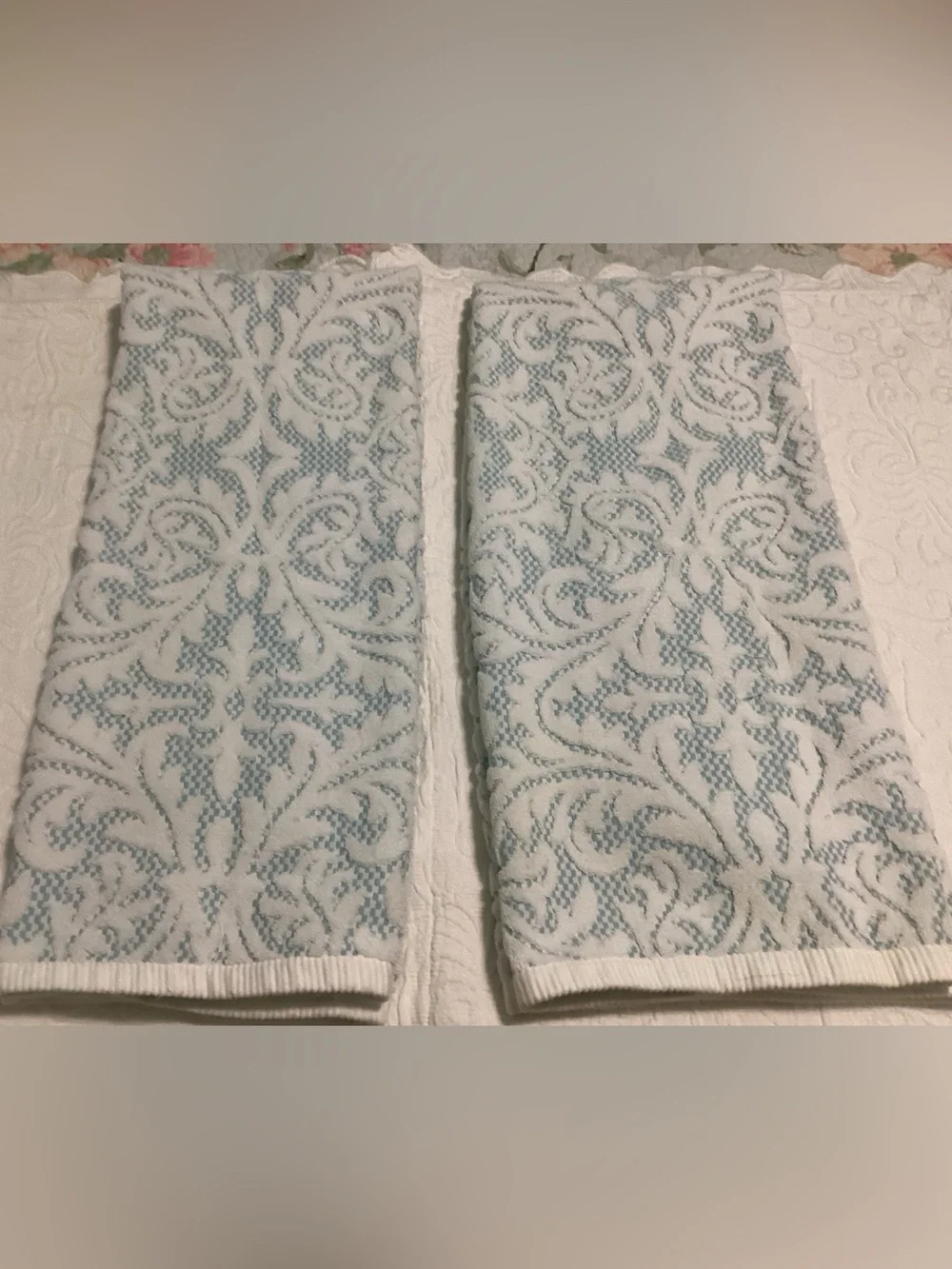 2 ⭐️ NEW ⭐️ Nicole Miller Large Bath Towels
